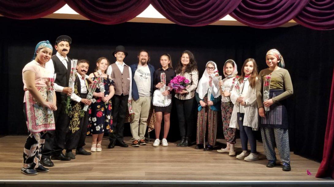 Koyuneri Ortaokulu Dünya Tiyatrolar Gününü Kutluyor