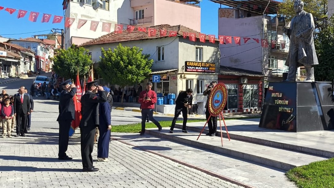 29 Ekim Cumhuriyet Bayramı kutlamaları kapsamında Atatürk Anıtı'na Çelenk Sunma Töreni gerçekleştirildi.